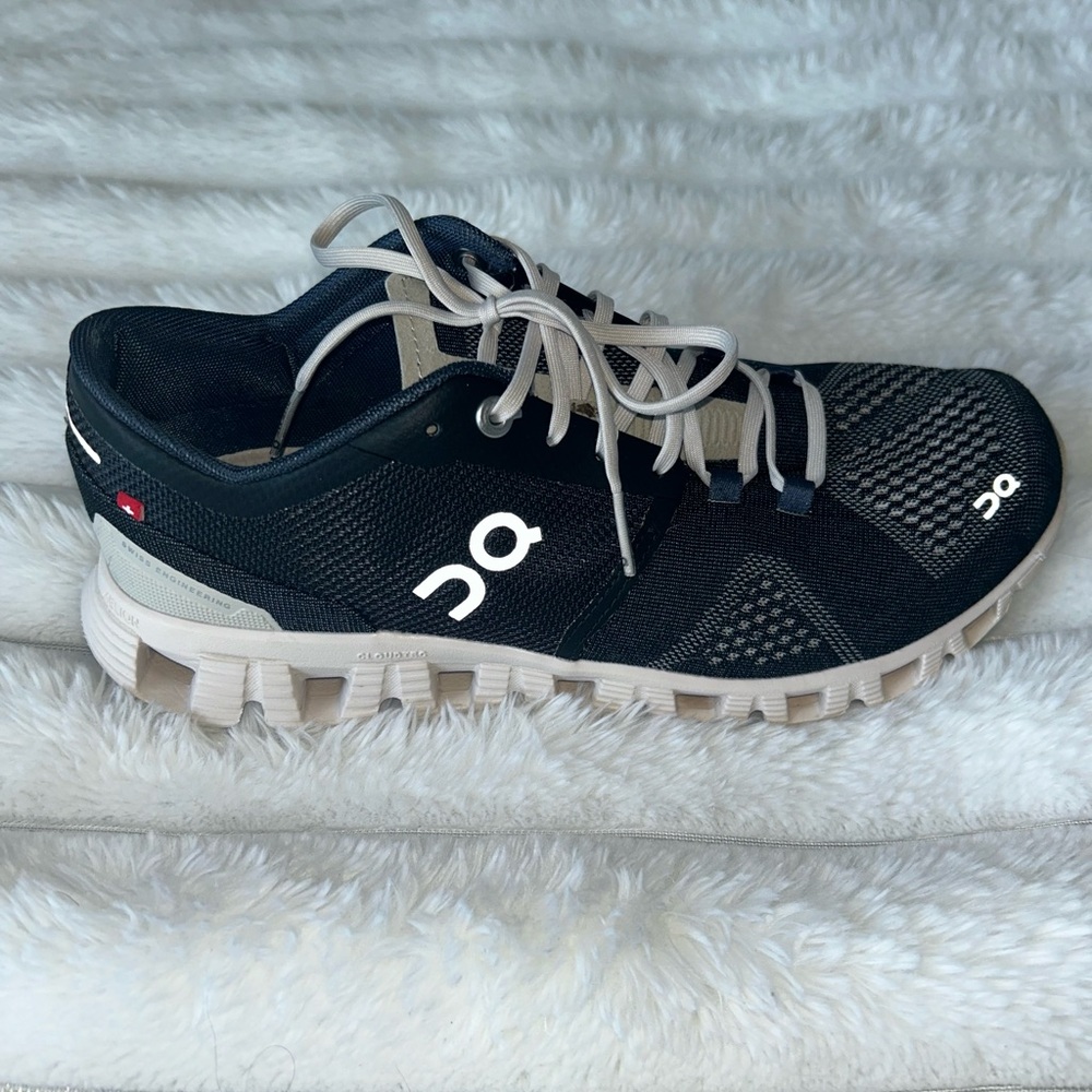 On Cloud Womens Navy Blue Athletic Shoes- Size 7.5